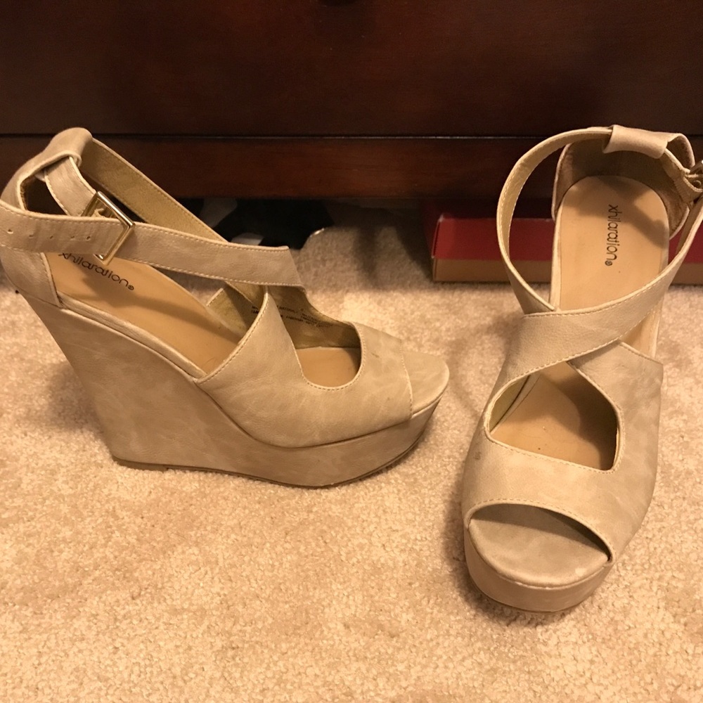 Suede strappy wedges ✨